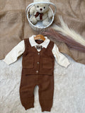 The Palette: Rich Chocolate, Warm Cream, and Leopard AccentsThe Feel: Heavyweight knit thickness, incredibly soft textureBest For: Holiday parties, outdoor family photography, and seasonal events