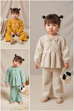 Get your little girl the coziest 2-piece peplum knit set with elegant pearl drops and a beautiful statement bow. Soft, warm, and absolutely adorable! 🛍️👶Available in Mustard Gold and Sage Grey. DM us to order now! 📩